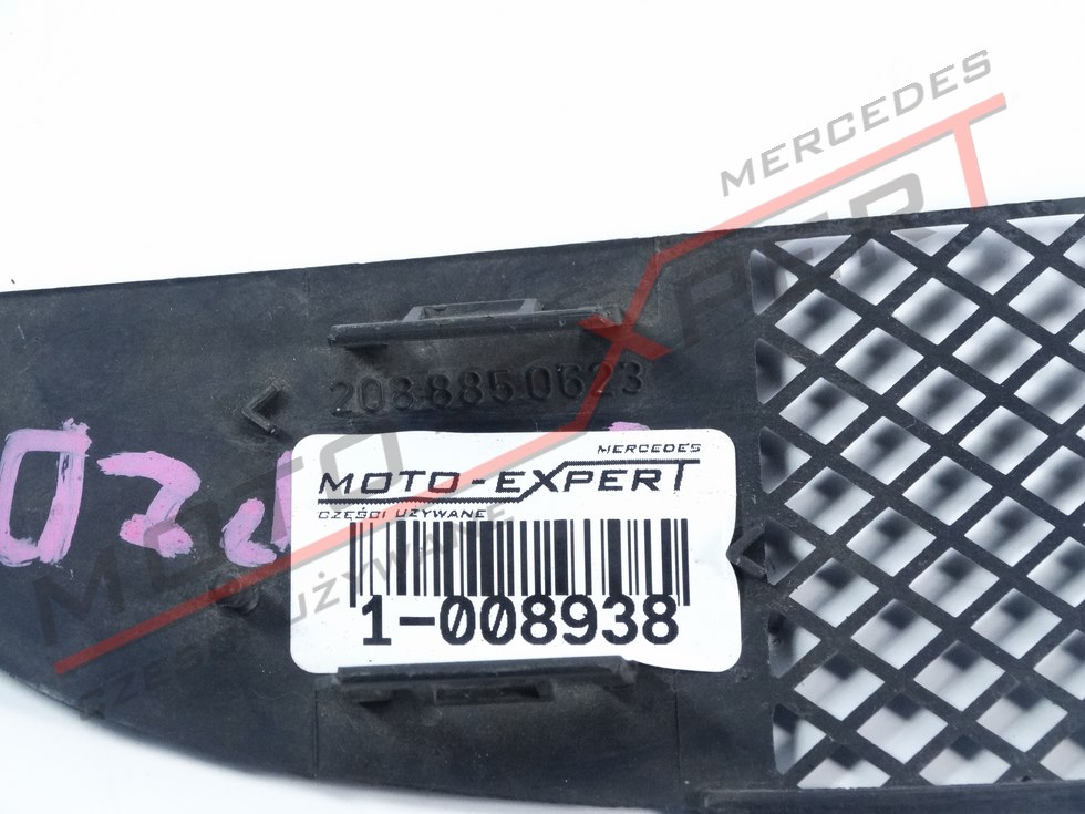 Mercedes W208 ЦЕНТЪРНА РЕШЕТКА НА броня 2088850623 Product image