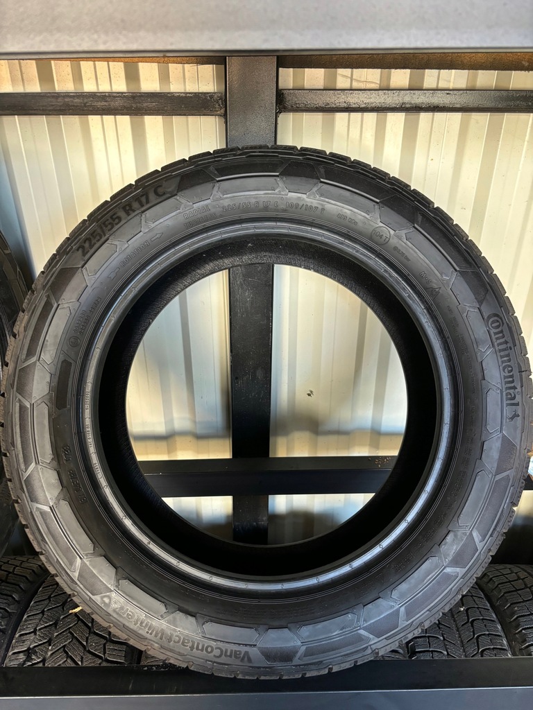 2x зимни гуми Continental 225/55R17C 6mm в много добро състояние 2022г. Product image