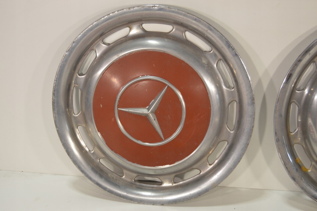 КАПАЦИ MERCEDES W123 W115 W116 W108 КОМПЛЕКТ ОРИГИНАЛНИ МЕТАЛНИ Product image