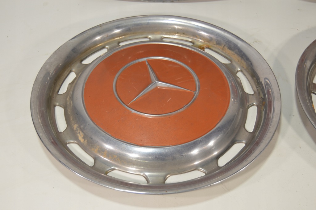 КАПАЦИ MERCEDES W123 W115 W116 W108 КОМПЛЕКТ ОРИГИНАЛНИ МЕТАЛНИ Product image