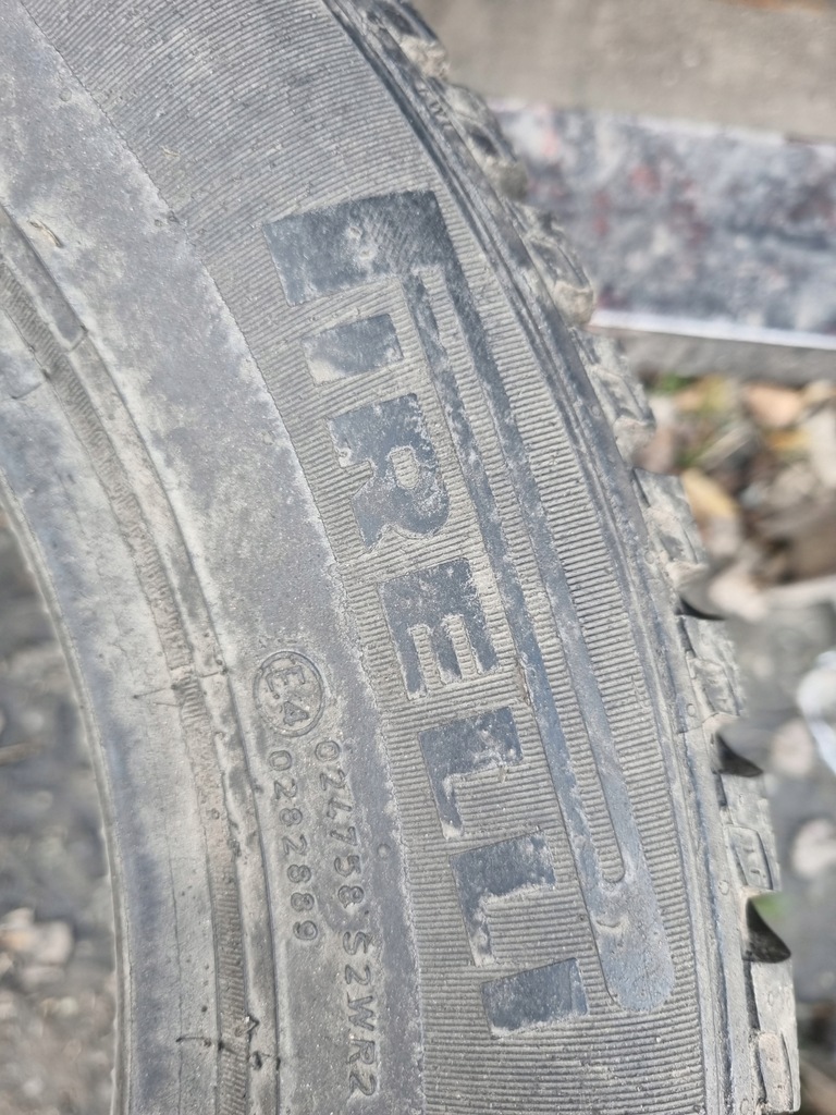 175/65R15 Pirelli Cinturato Winter Product image