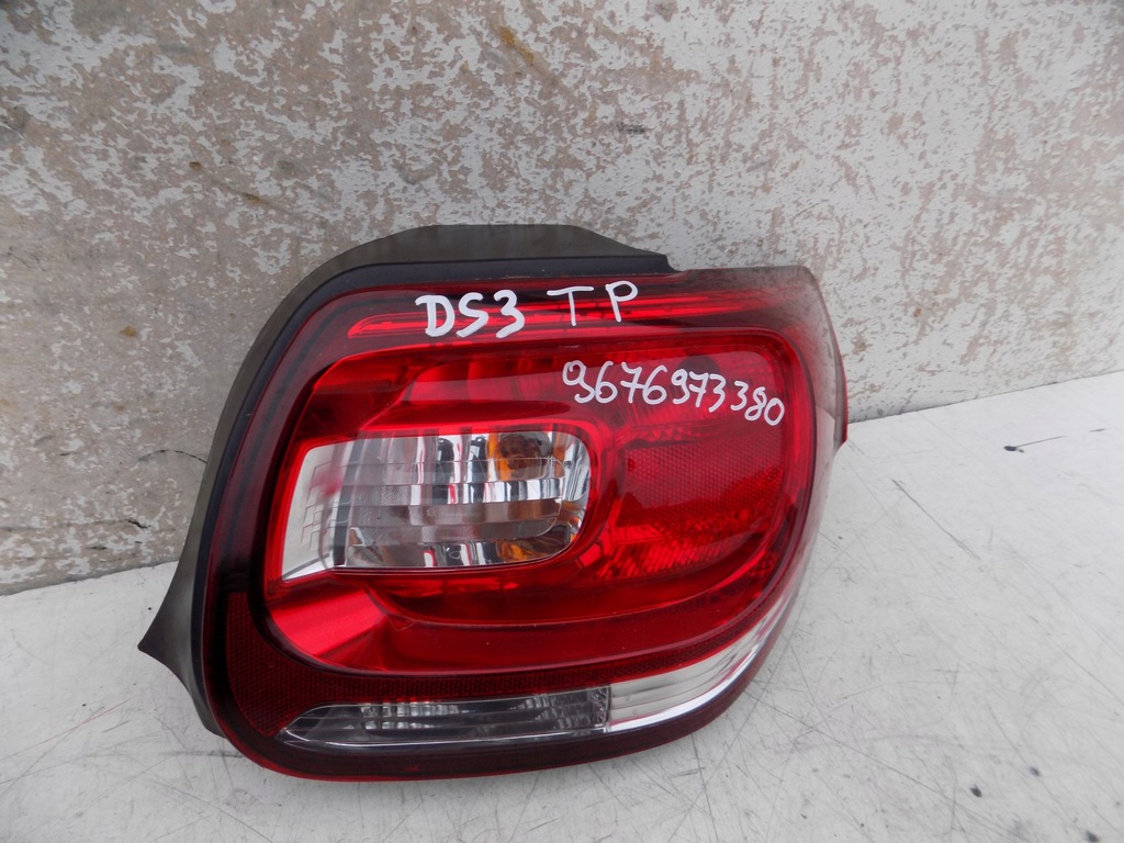 Задна дясна лампа Citroen DS3 9676973380 Product image