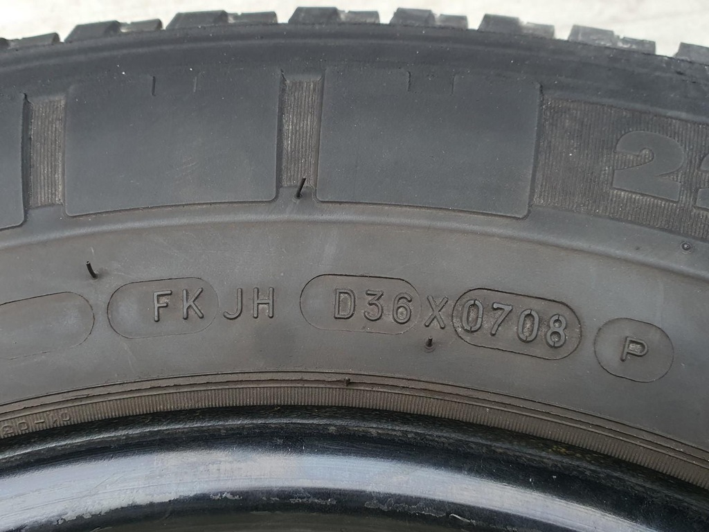 ГУМА MICHELIN AGILIS 81 225/75/R16C 8MM 1БР. Product image