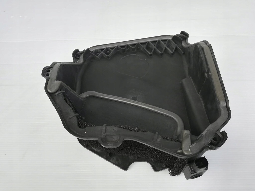 Корпус на въздушния филтър BMW F01 F07 F10 9216222 Product image