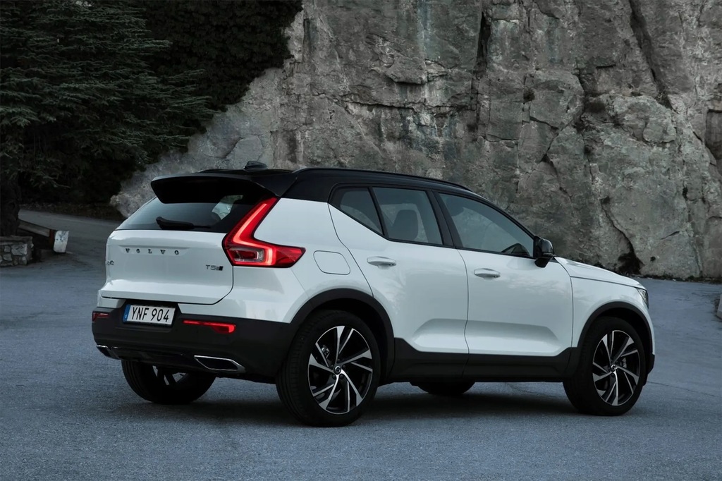 Volvo XC40 2.0 B3 B4 HYBRID 2023 КРАЙНА ИЗПУСКАТЕЛНА ТРЪБА НА ГРУПА 32317213 Product image