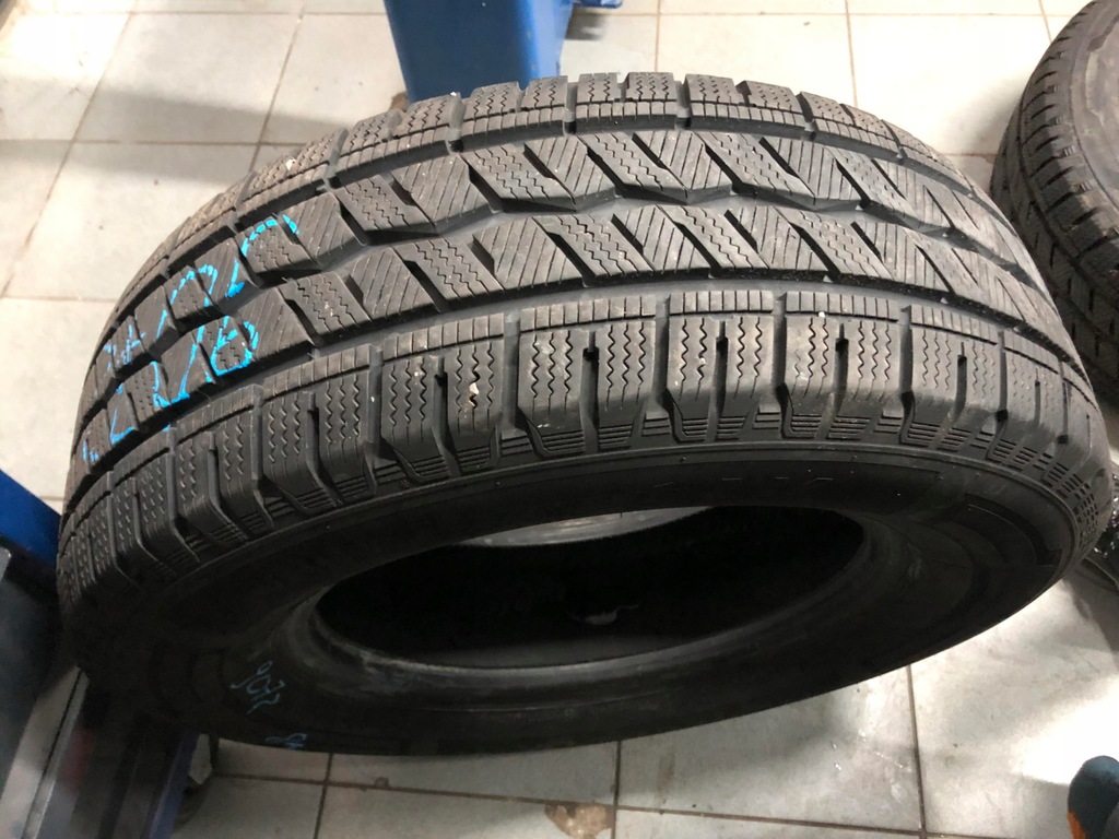 HANKOOK INTERICEPT LV ГУМА 235/65 R16 C 8 мм 2020 г. Product image