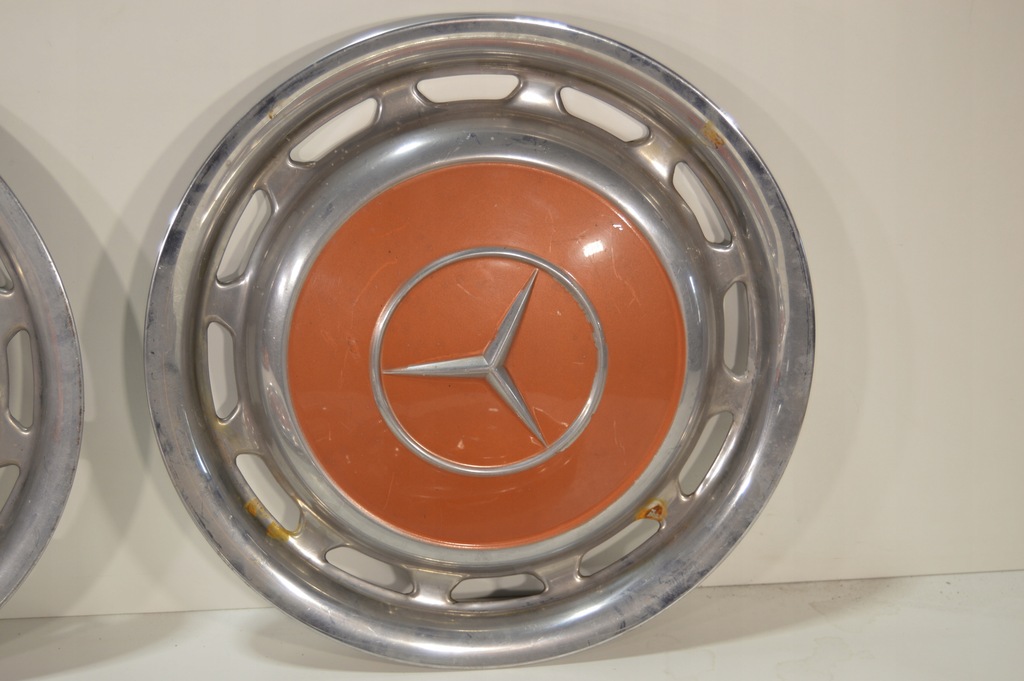 КАПАЦИ MERCEDES W123 W115 W116 W108 КОМПЛЕКТ ОРИГИНАЛНИ МЕТАЛНИ Product image