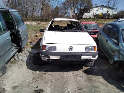 VW PASSAT B3 KOMBI 1.6D 92R преден капак врати, лампи..