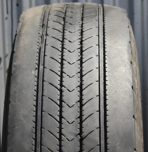 1x 205/75R17.5 ПРЕДНА ГУМА ЗА КАМИОН BRIDGESTONE